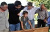 Ющенко в гостях в Саакашвили давил ногами виноград