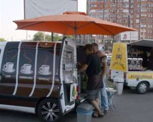 В Киеве автокофейня переехала милиционеру ногу