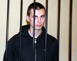 Сергей Павличенко порезал себе шею лезвием, которое спрятал во рту - тюремщики