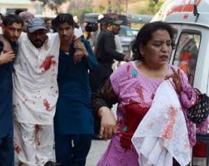 В результаті вибухів у християнській церкві в Пакистані загинули 53 людини