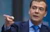 Медведев пригрозил Украине: "На двух стульях у вас сидеть не получится"