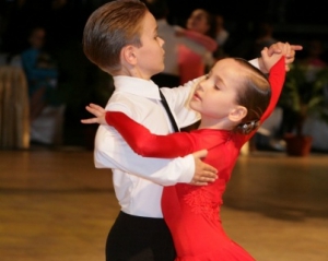 Бальными танцами стоит заниматься с шести лет