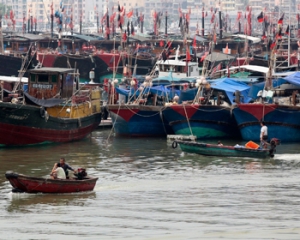 Біля берегів Китаю під час тайфуну зникли 74 рибалки