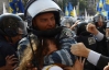 Из-под Киевсовета выносят избитых милиционеров
