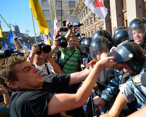 &quot;Ссыкуны убежали&quot; - активисты под Киевсоветом