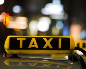 В Кременчуге таксист на глазах у владельца угнал автомобиль