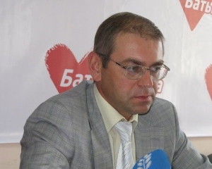 У "Батьківщині" поставили Януковича перед дилемою: або свободу Тимошенко, або на колінах до Путіна