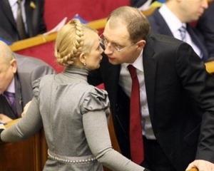 Яценюк приползет к Тимошенко на пузе - политолог