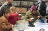 Батько 8 прийомних дітей роздає голодним 1200 гарячих обідів на місяць