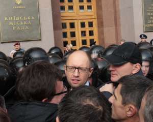 Яценюк найбільш зацікавлений у звільненні Тимошенко — політолог