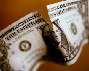 Експерт розповів, чому українці стали менше купувати валюту