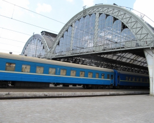  	 Железная дорога накупила одеял на 5 миллионов у фирмы, которая связана с Януковичем-младшим