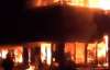 В ночном пожаре в Симферополе дотла сгорел торговый центр и крыша телекомпании