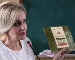 Фаріон  презентувала книжку в напівтемряві