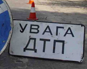 На Одещині автобус з молдаванами влетів у вантажівку: постраждали 8 осіб