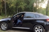 В России мажорка побила битой ВАЗ, который якобы мешал ей выехать с парковки