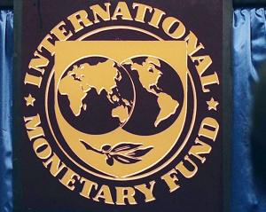 МВФ хоче, щоби українці жили за коштами - економіст
