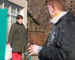 Швайка під час зустрічі з виборцями на Харківщині закидали яйцями