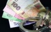 Работница банка в Мариуполе полгода оформляла фиктивные кредиты