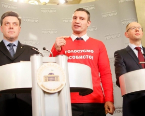 Опозиційні лідери повернулись у сесійну залу і готують нардепів до розгляду "важливих питань"