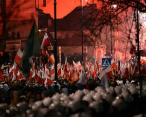 Націоналісти у Варшаві влаштували пожежу біля посольства Росії