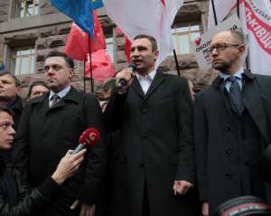 Оппозиция попросила Кокса-Квасьневского не ставить плохую оценку Украине