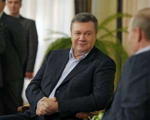 &quot;Царь в империи только один&quot; - Яценюк о поездки Януковича в Россию