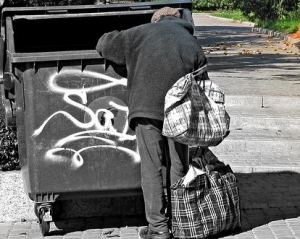 Каждый десятый украинец находится за чертой бедности