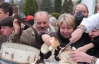 В День сельского хозяйства тернополяне подрались за хлеб от горсовета