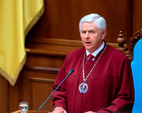 Янукович &quot;прибрав&quot; суддю Конституційного суду