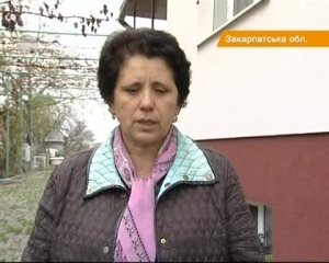 Закарпатскую учительницу, которая покусала свою ученицу, уволили