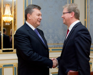  Янукович намекнул Фюле, что не планирует подписывать Соглашение об ассоциации - источник