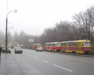 Столичні трамваї годину стояли без струму