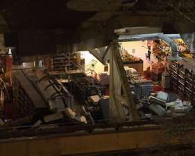 До 50 человек могут находиться под завалами в ТЦ в Риге - вице-мэр города