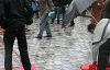 "Комуняку на гілляку!": біля пам'ятника Леніну топчуть червоні прапори