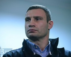 Самолет Кличко не пустили ни в Борисполь, ни в Жуляны: он едет на Майдан из другого города