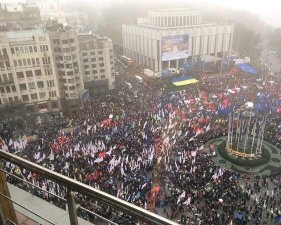 Тимошенко передала листа мітингувальникам і закликала &quot;стояти до останнього&quot;