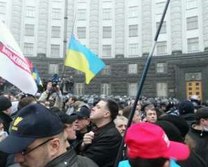 Протестующие &quot;Евромайдана&quot; отправились к Кабинету министров