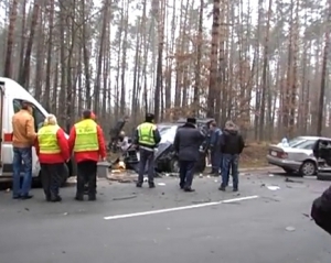 Под Киевом &quot;Форд&quot; протаранил микроавтобус со школьниками, есть раненые