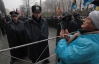 Бійка під Кабміном: жінки просили міліцію приєднатися до народного протесту