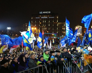 На Европейской площади протестующие поссорились с милицией