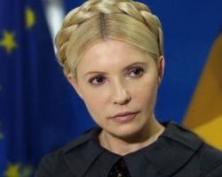 Тимошенко закликала прибрати партійну символіку і створити єдину раду Євромайдану