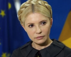 Тимошенко призвала убрать партийную символику и создать единый совет Евромайдана