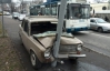 В Донецке "Жигули" без тормозов снесли пешеходов и врезались в светофор