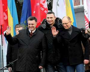 Тягныбок, Кличко и Яценюк отправились в Вильнюс просить за евроинтеграцию