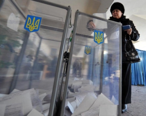 В президентских выборах будут участвовать три кандидата от оппозиции - Яценюк