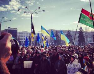 У Запоріжжі студенти відновили Євромайдан біля будівлі мерії