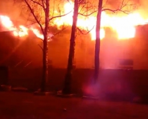 На Черкащині згоріла меблева фабрика: пожежу гасили 5 годин