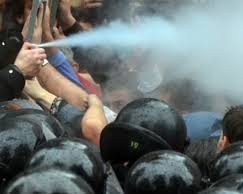 На Евромайдан в Киеве подтягивают милицию: появились провокаторы в масках