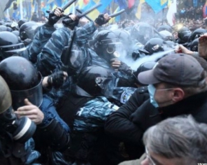 Опозиція вимагає від Януковича зупинити бійню на столичному Євромайдані
